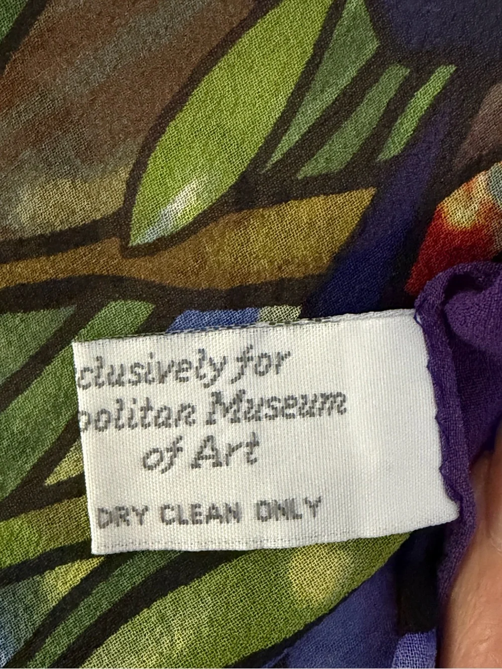 Gorgeous Metropolitan Museum of Art Louis C. Tiffany Silk Crepe Scarf.